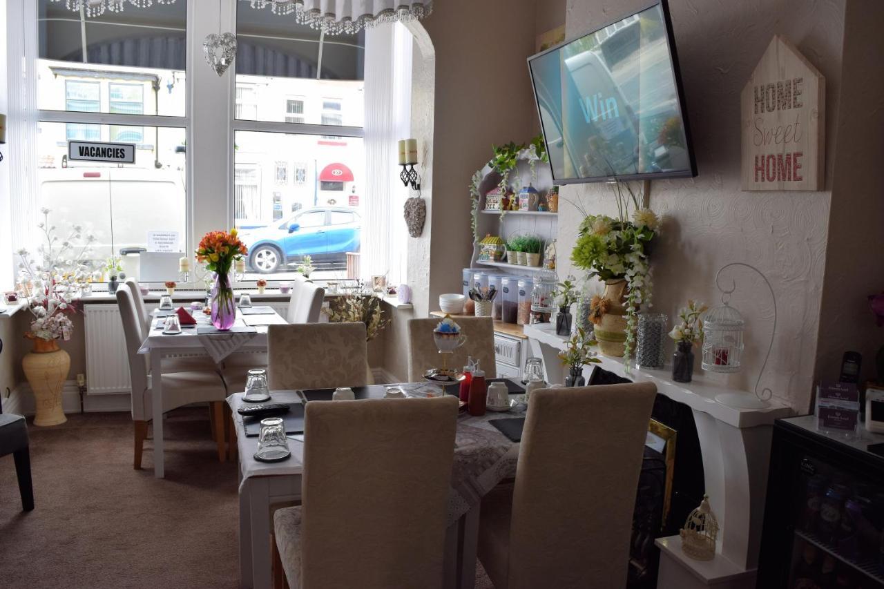 Friends Hotel Blackpool Esterno foto