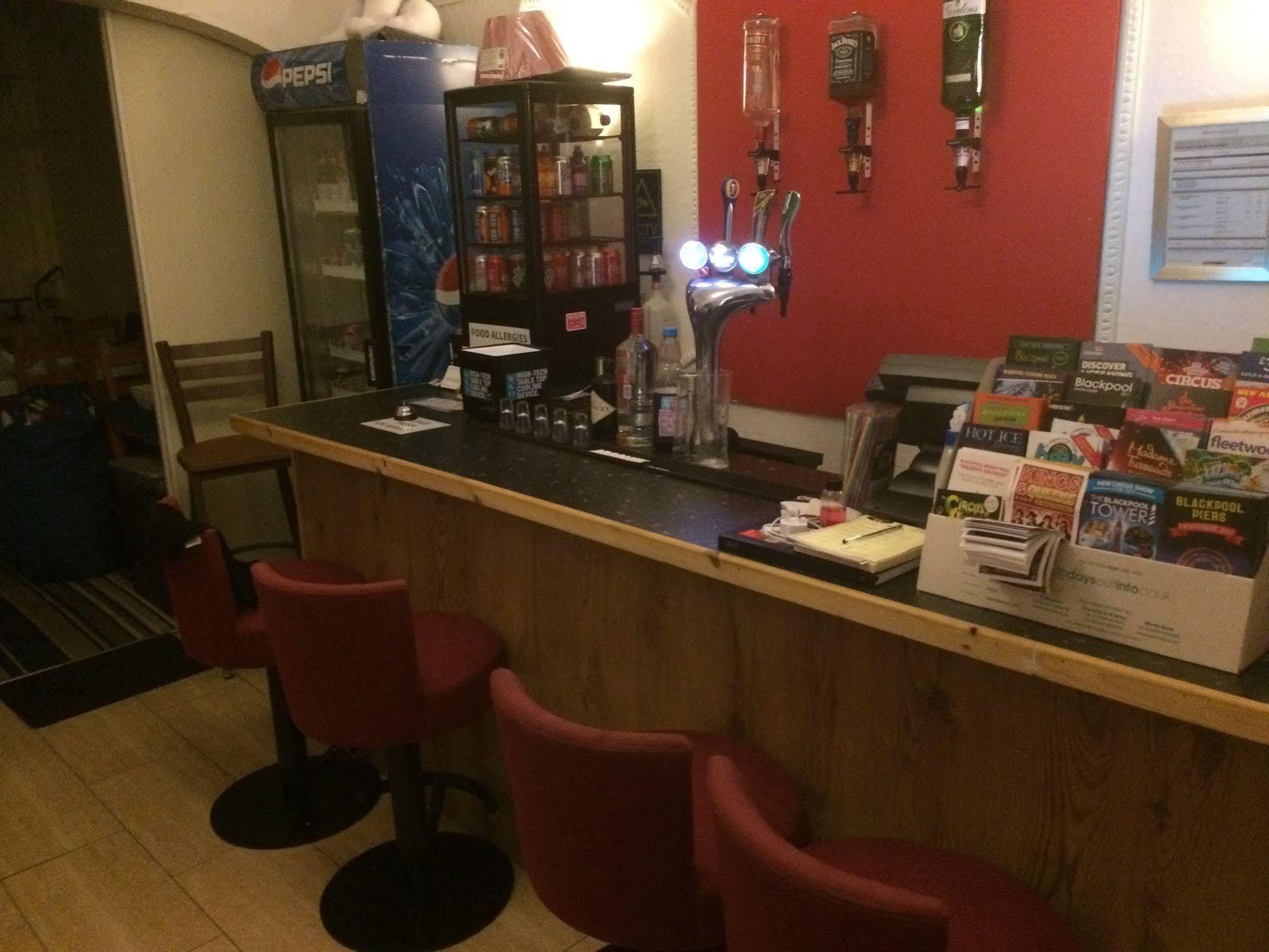 Friends Hotel Blackpool Esterno foto